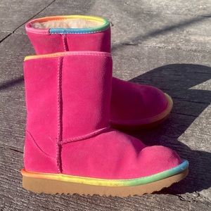 UGG Classic Short Boot Youth sz 2 Pink Rainbow Bailey Bow Mini Uggs Chestnut
